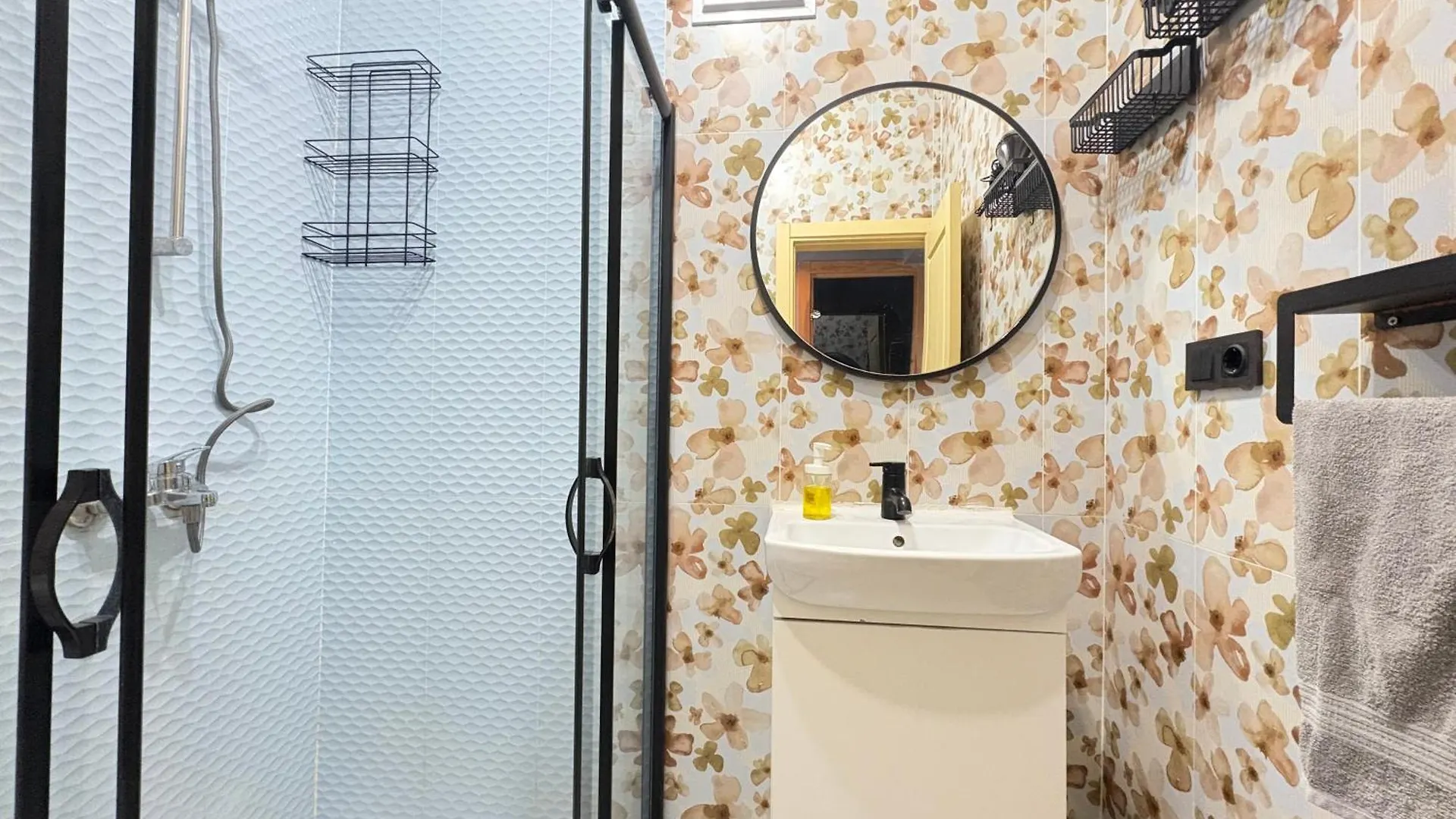 High Ceiling Central Cozy Apartment With 3 Bedroom Beyoglu Istanbul Turkey