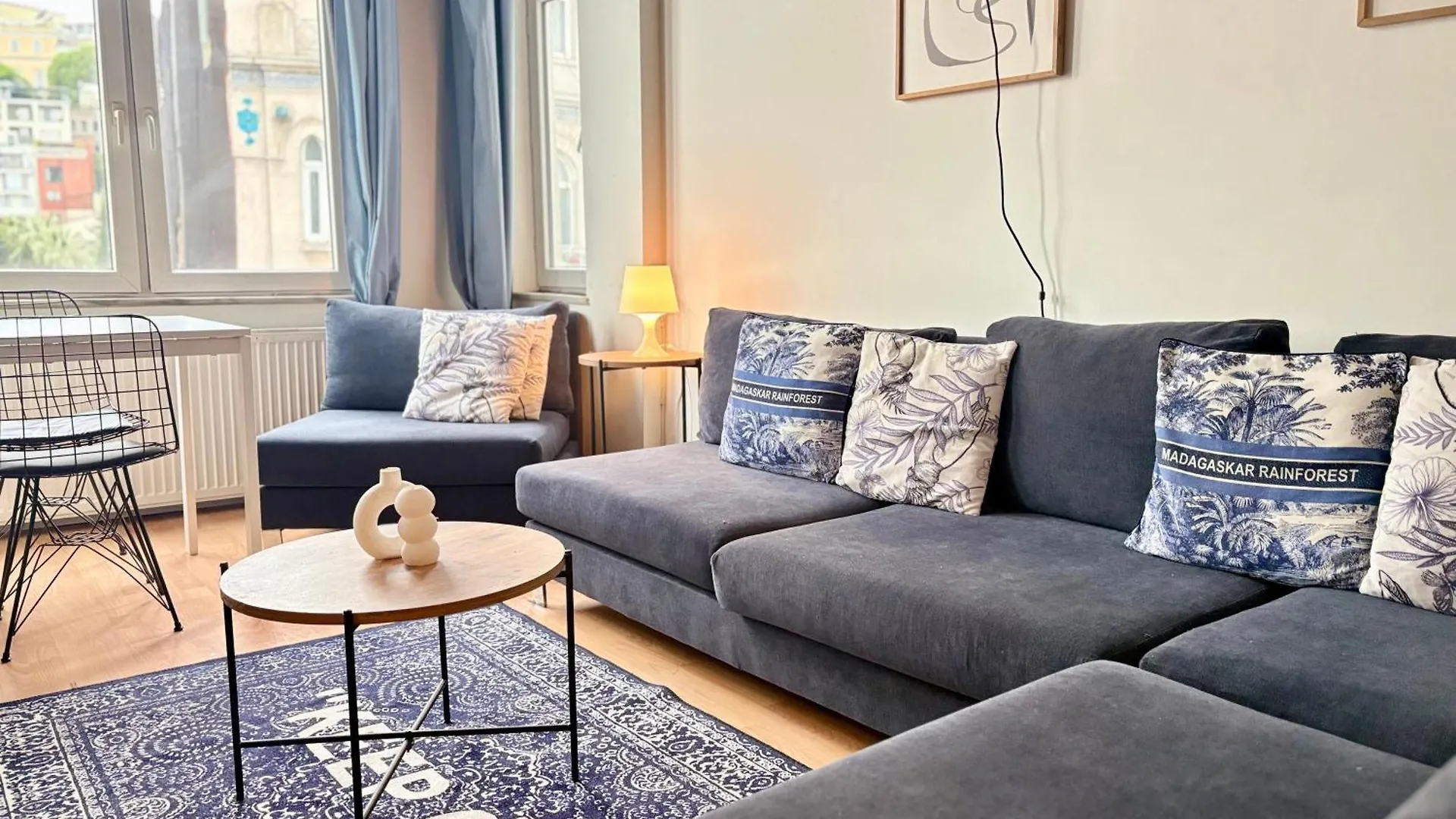 High Ceiling Central Cozy Apartment With 3 Bedroom Beyoglu Istanbul Turkey