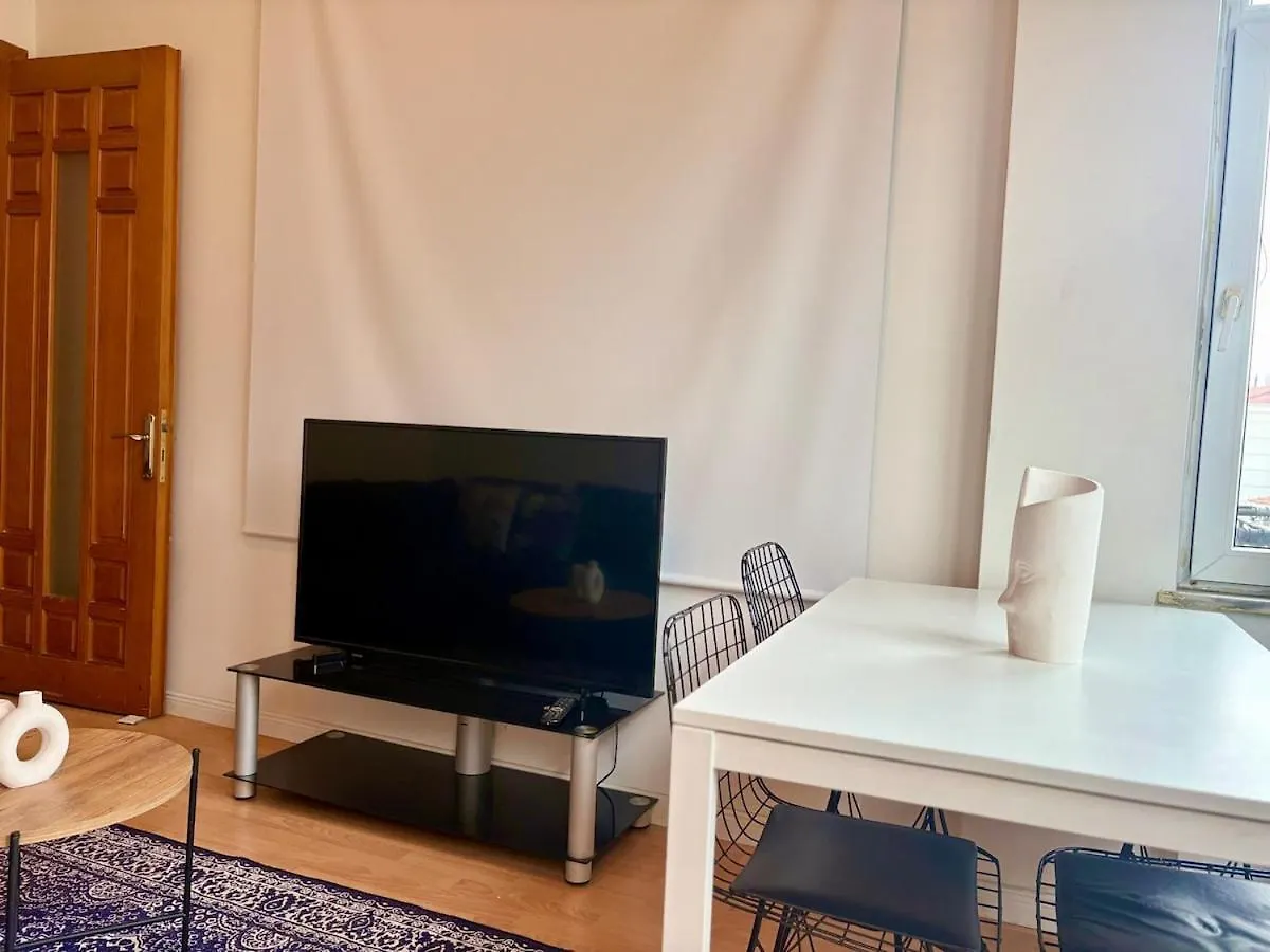 High Ceiling Central Cozy Apartment With 3 Bedroom Beyoglu Istanbul 0*,  Turkey