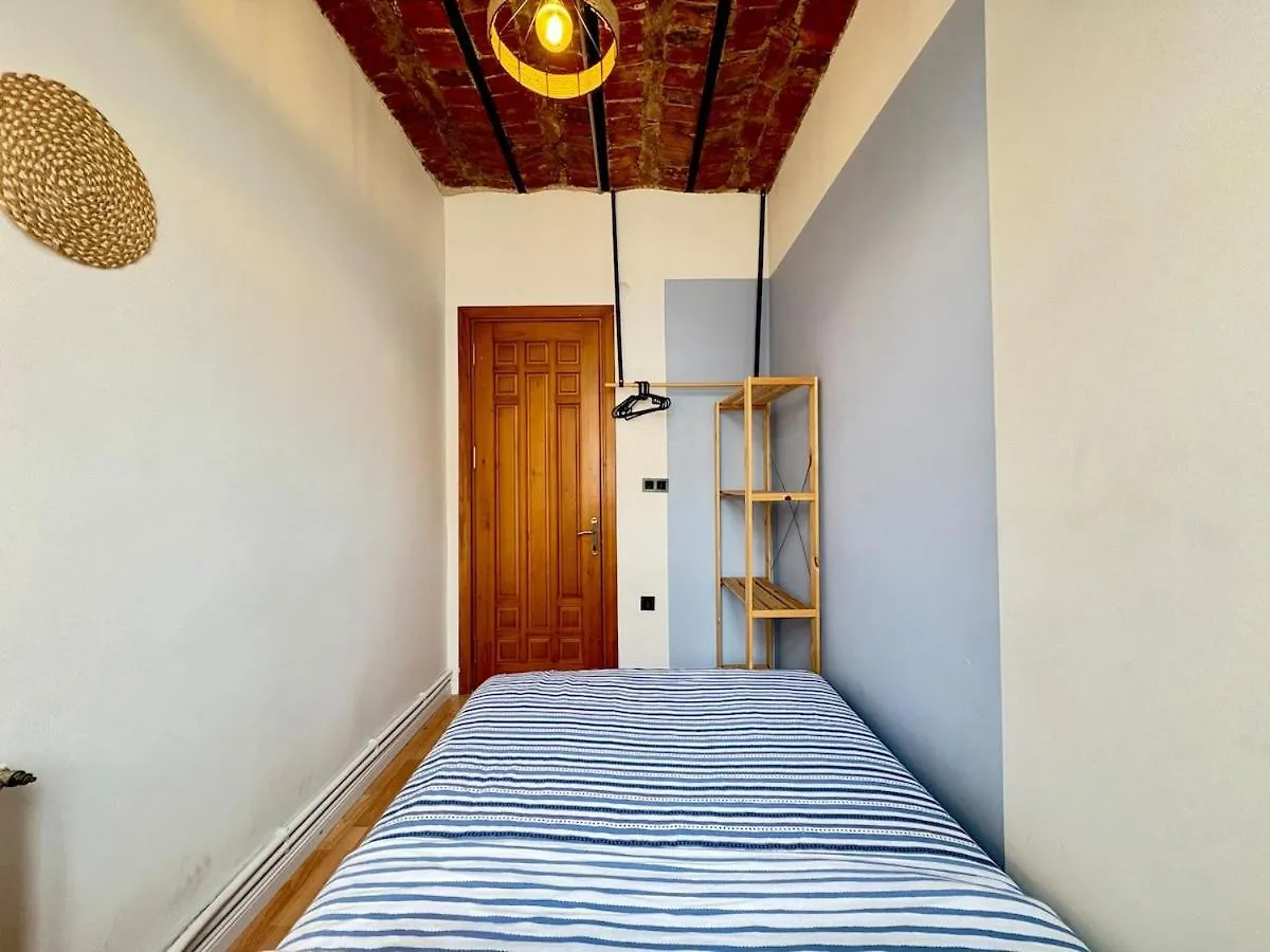 High Ceiling Central Cozy Apartment With 3 Bedroom Beyoglu Istanbul